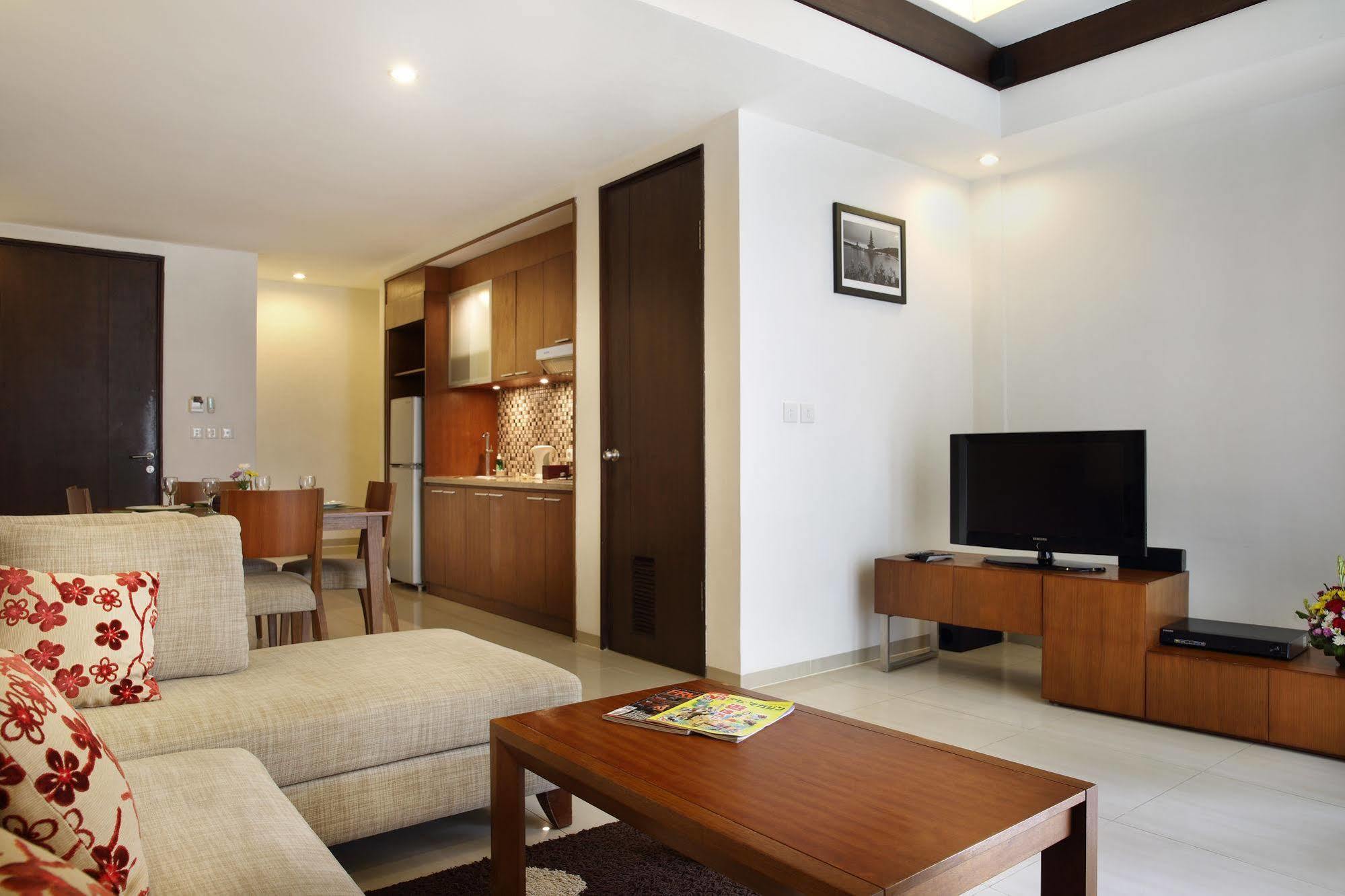 Seminyak Townhouse Aparthotel Exterior photo